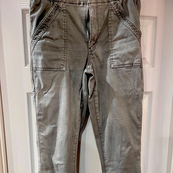 AE Capris from smoke & pet free home - Picture 1 of 4